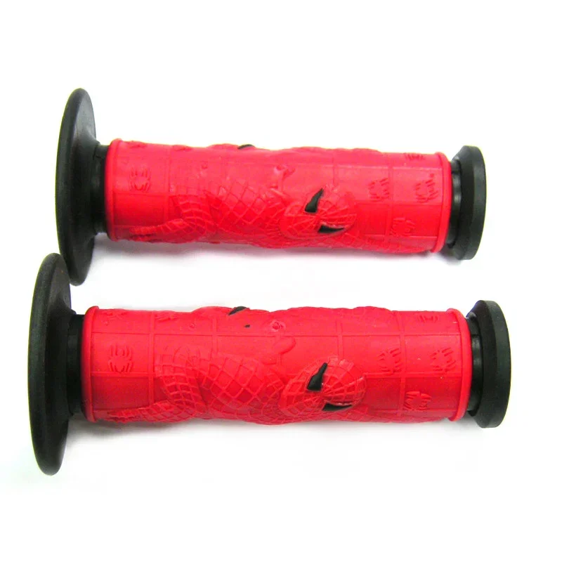 A Buon Prezzo Coppia MANOPOLE "SPIDERMAN" L.125MM. NERO-ROSSO (FINO A ESAURIMENTO SCORTE) Forbikes