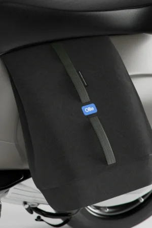 Bestseller Borsa casco Ollie Helmet Bag nera impermeabile e antifurto 41L